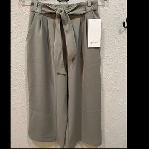 Lululemon noir crop sage green